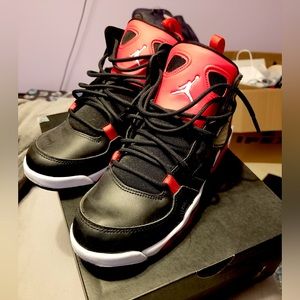 Red and black Jordan FLTCLB’91. Size 6y CA, 5.5y US Worn twice, original box.